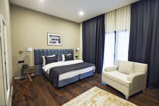 Отель Port Rivoli Baku Hotel Баку Трехместный номер Делюкс-4