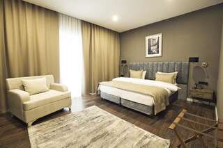 Отель Port Rivoli Baku Hotel Баку Трехместный номер Делюкс-6