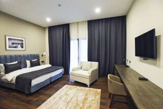 Отель Port Rivoli Baku Hotel Баку Трехместный номер Делюкс-7