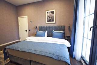 Отель Port Rivoli Baku Hotel Баку Трехместный номер Делюкс-9